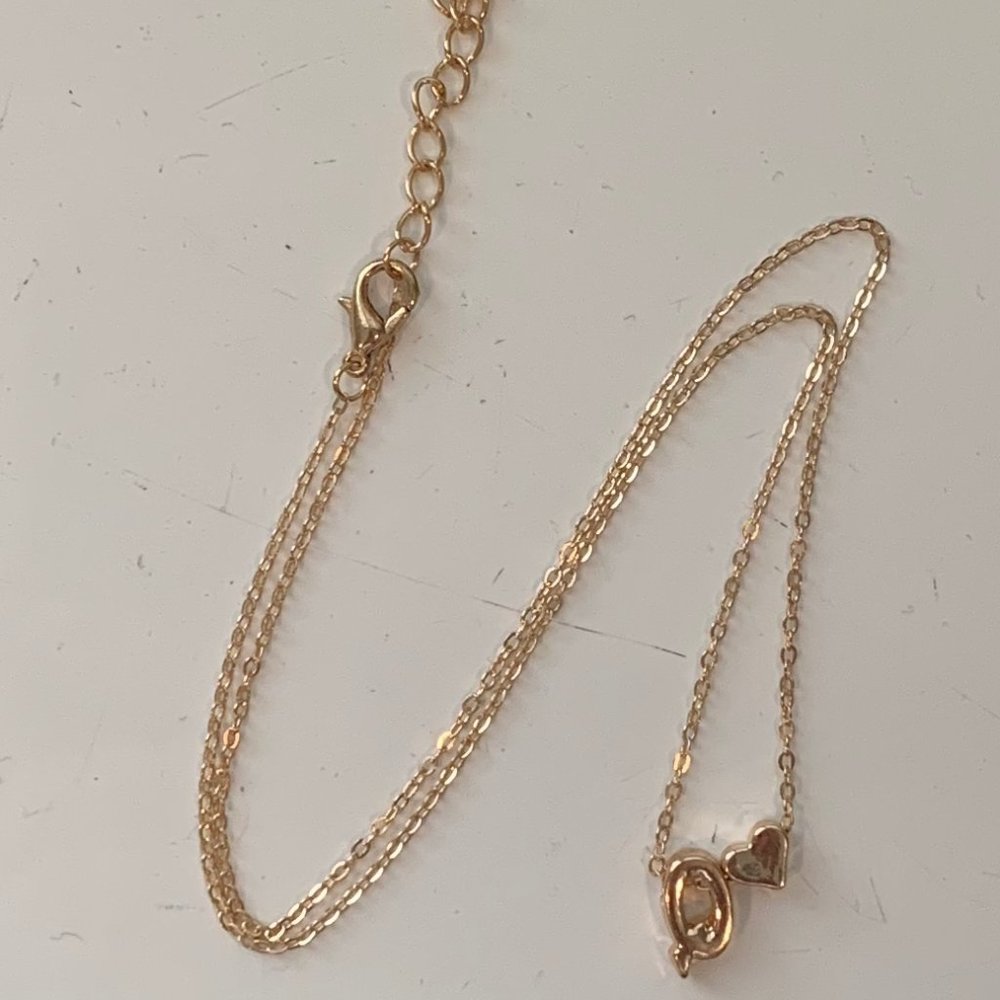 Q HEART NECKLACE, NEVER WORN!!!!